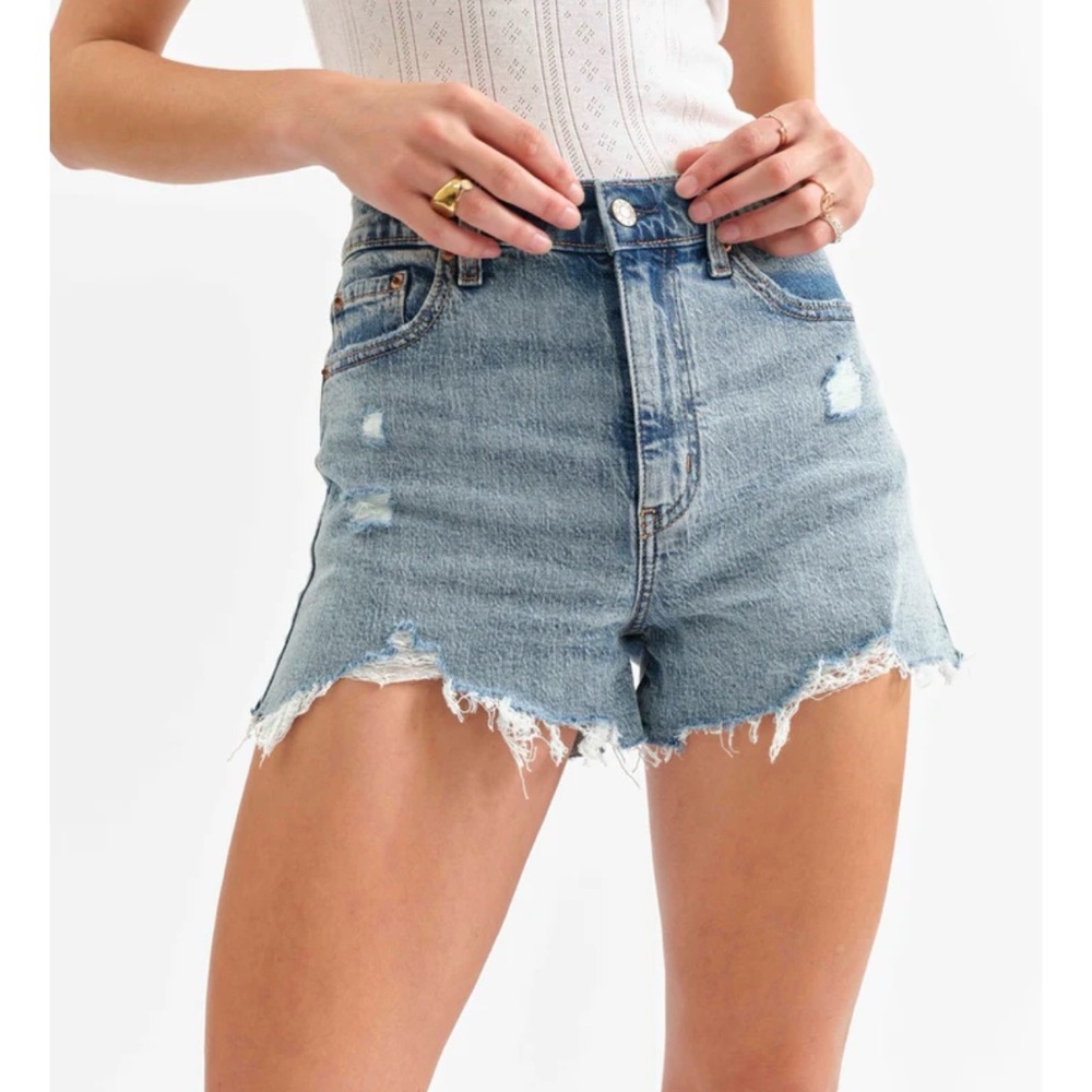 DAZE Troublemaker Distressed Denim Shorts Just Kissed Size 25